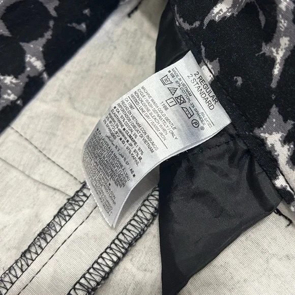 Black Cheetah Leopard Dress Pants Women’s Size 2 Regular Old Navy Capri Design! - Picture 5 of 5